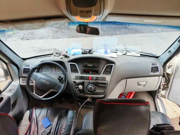 [无锡·苏B] 二手依维柯依维柯褒迪2017款 2.5T尊享A37客车高顶6-7座47Z5