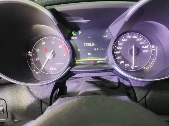 [上海·沪D] 二手阿尔法·罗密欧Giulia朱丽叶2017款 2.0T 200HP 豪华版