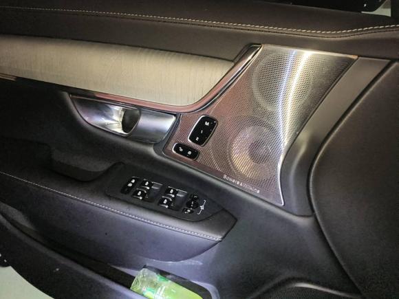 [深圳·粤B] 二手沃尔沃沃尔沃S90插电式混动2023款 T8插电式混合动力 四驱长续航智雅豪华版