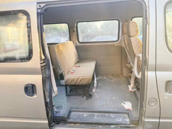 [上海·沪B] 二手上汽大通MAXUS新途V802015款 2.5T 手动傲运通版短轴中顶