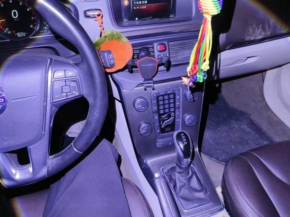 [武汉·鄂A] 二手沃尔沃沃尔沃V402015款 1.6T 智逸版