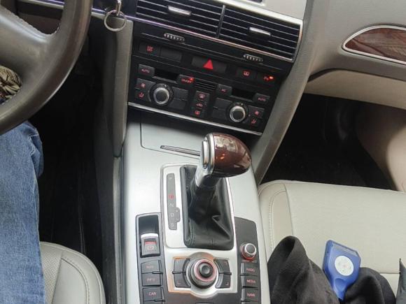 [广州·粤W] 二手奥迪奥迪A6L2011款 2.0 TFSI 自动标准型