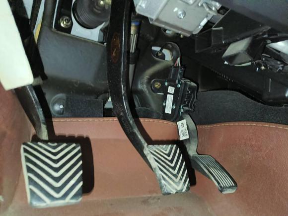 [西安·陕A] 二手中华中华V32015款 1.5L 手动舒适型