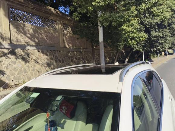 [南京·苏A] 二手凯迪拉克凯迪拉克SRX2012款 3.0L 精英型