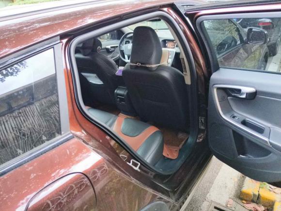 [上海·沪A] 二手沃尔沃沃尔沃V602017款 Cross Country T5 AWD 国VI