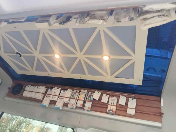 [西安·陕U] 二手福特全顺2023款 2.0T汽油手动多功能商用车中轴中顶5/6座