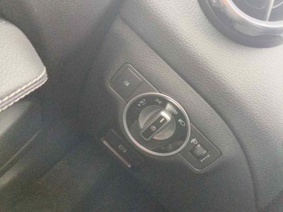 [上海·沪L] 二手奔驰奔驰GLA2017款 GLA 200 动感型