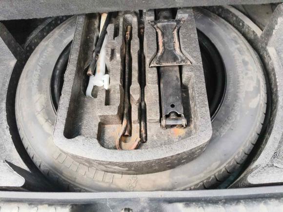 [青岛·鲁B] 二手一汽森雅R72017款 1.6L 自动尊贵型