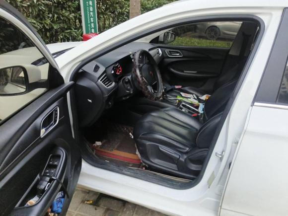 [上海·黑D] 二手荣威荣威i52019款 1.5L 自动4G互联领豪旗舰版