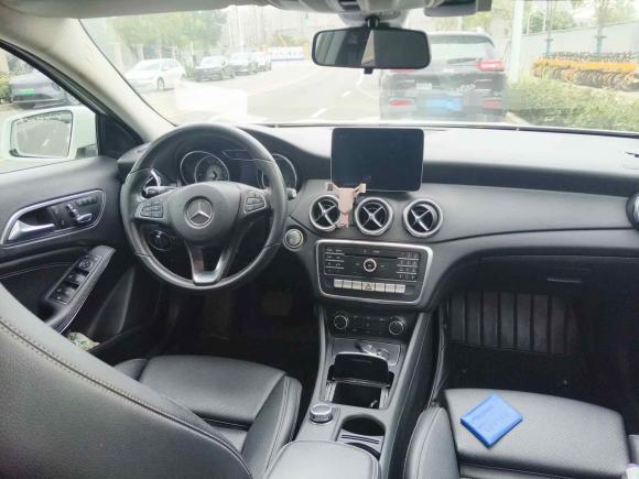 [上海·沪L] 二手奔驰奔驰GLA2017款 GLA 200 动感型