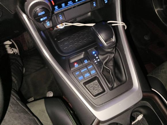 [成都·川G] 二手丰田RAV4荣放2022款 2.0L CVT四驱风尚Plus版