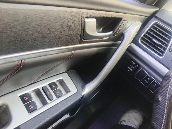 [上海·沪B] 二手哈弗哈弗H62017款 蓝标 运动版 2.0T 柴油 手动两驱精英型