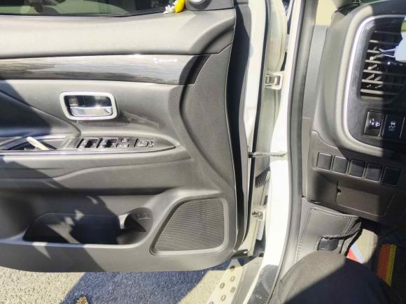 [杭州·鲁B] 二手三菱欧蓝德2017款 2.0L 两驱荣耀版 5座