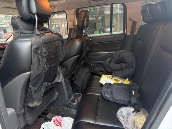 [义乌·黑M] 二手Jeep自由客2013款 2.4 炫黑运动版