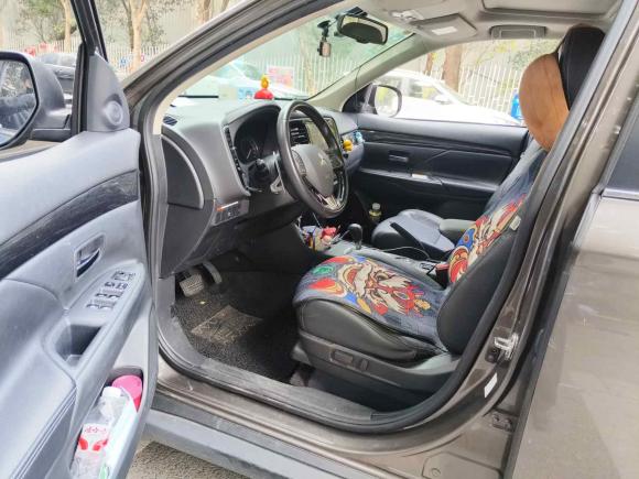 [深圳·粤S] 二手三菱欧蓝德2016款 2.4L 四驱豪华版 7座