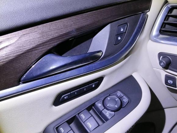 [上海·沪B] 二手别克昂科旗2022款 652T 四驱Avenir艾维亚 6座