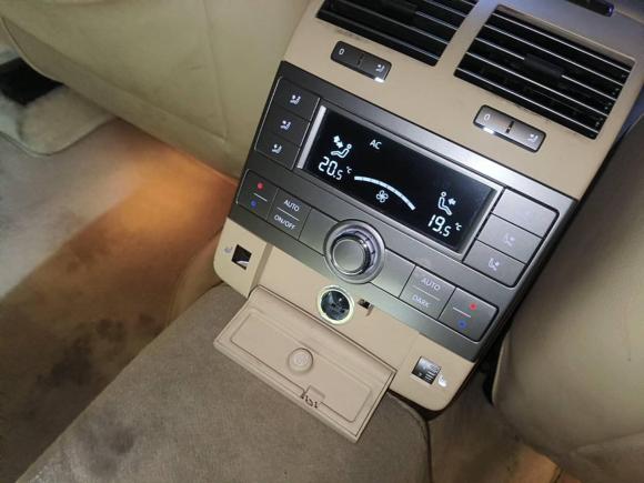 [上海·沪J] 二手大众辉腾2009款 3.6L V6 5座加长舒适版