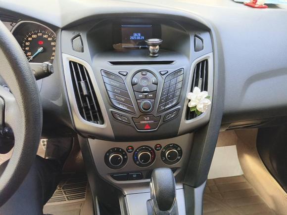 [上海·皖P] 二手福特福克斯2012款 两厢 1.6L 自动舒适型