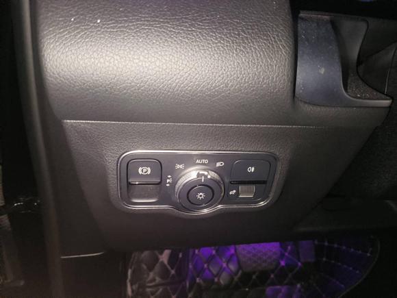 [广州·粤W] 二手奔驰奔驰GLB2022款 改款 GLB 200 动感型