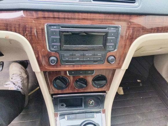 [上海·沪E] 二手大众朗逸2013款 改款经典 1.6L 手动舒适版