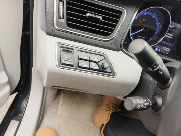 [上海·沪F] 二手红旗红旗H72015款 2.0T 豪华型