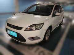 [青岛·鲁B]福特&nbsp;&nbsp;福克斯&nbsp;&nbsp;2013款 两厢经典 1.8L 自动基本型