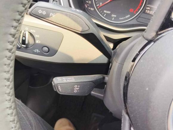 [无锡·苏B] 二手奥迪奥迪A4L2017款 40 TFSI 进取型