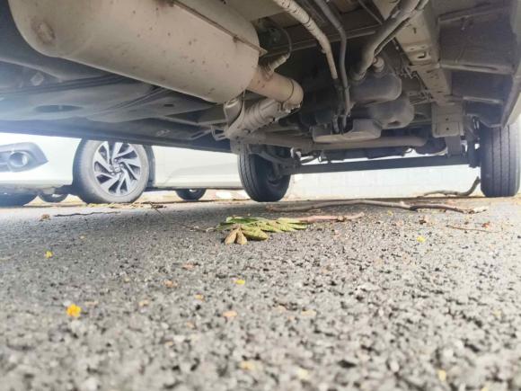 [杭州·浙A] 二手上汽大通MAXUS新途V802023款 2.0T AMT经典傲运通长轴中顶6/7/8/9座