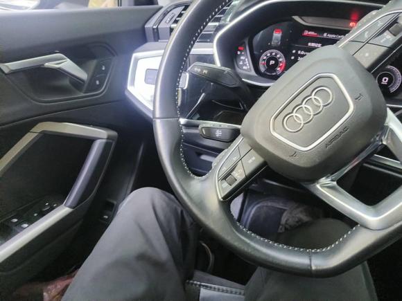 [上海·沪E] 二手奥迪奥迪Q32022款 35 TFSI 时尚动感型