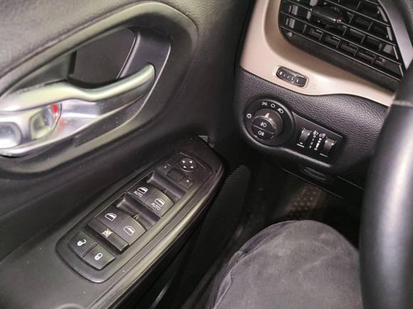 [上海·皖A] 二手Jeep自由光2014款 2.4L 都市版