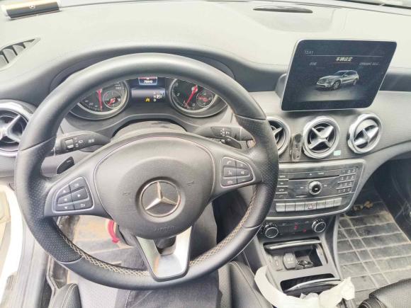 [成都·川S] 二手奔驰奔驰GLA2017款 GLA 200 时尚型