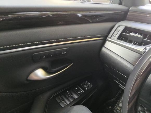 [成都·川A] 二手雷克萨斯雷克萨斯ES2020款 200 豪华版