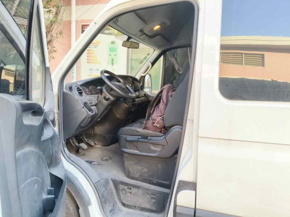 [广州·粤A] 二手依维柯依维柯欧胜2021款 2.0T 手动超瑞长轴短悬高顶侧拉门F1A