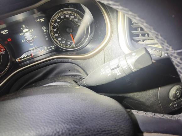 [武汉·鄂A] 二手Jeep自由光2016款 2.4L 优越版