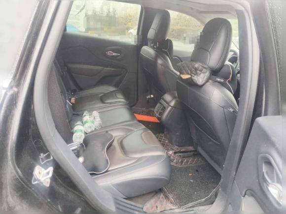 [青岛·鲁B] 二手Jeep自由光2020款 2.0L 两驱经典运动版