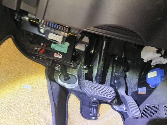 [杭州·浙A] 二手奇瑞新能源小蚂蚁2022款 甜粉款 半糖版 磷酸铁锂 30kW 301km