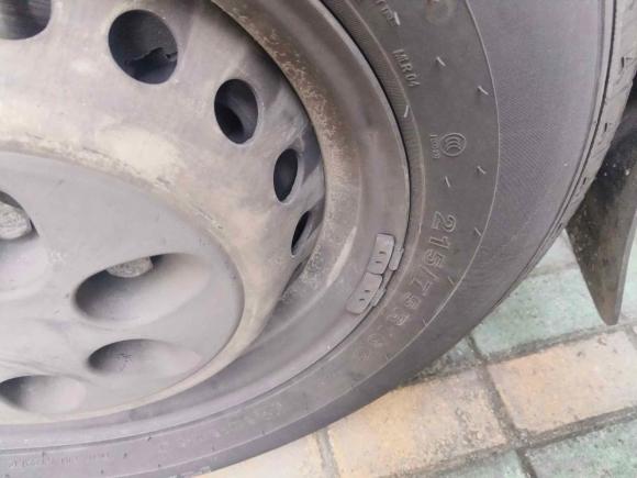 [南京·苏A] 二手依维柯依维柯得意2017款 2.8T V35箱货中顶3/6座43S5