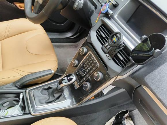 [佛山·粤E] 二手沃尔沃沃尔沃V402018款 T3 智逸版