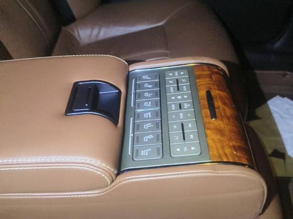 [深圳·粤B] 二手别克林荫大道2011款 博鳌论坛纪念版