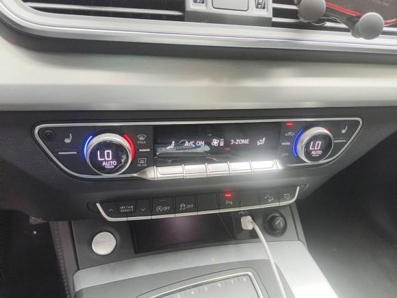 [上海·沪E] 二手奥迪奥迪Q5L2020款 改款 40 TFSI 荣享时尚型