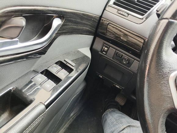 [南通·苏F] 二手五十铃铃拓2020款 2.5T四驱手动领航版 国VI JE4D25Q6A