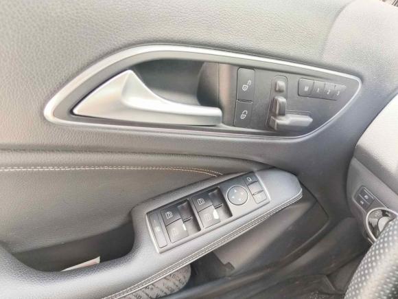 [上海·沪D] 二手奔驰奔驰GLA2016款 GLA 200 时尚型