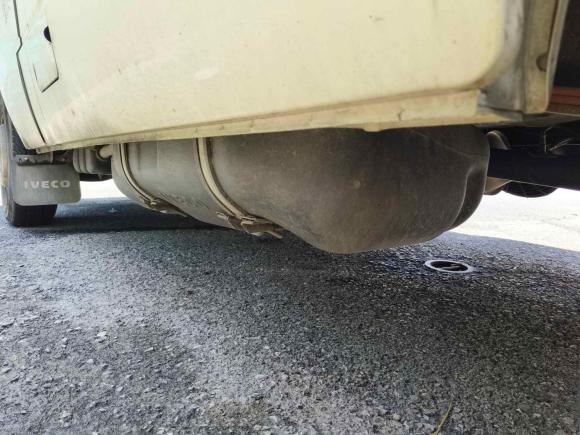 [上海·沪G] 二手依维柯依维柯得意2023款 2.5T V35厢式运输车短轴中顶单胎侧拉门2-3座