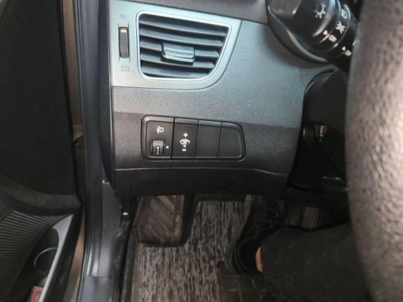 [广州·粤R] 二手现代朗动2015款 1.6L 自动时尚型