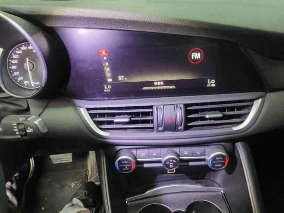 [上海·沪D] 二手阿尔法·罗密欧Giulia朱丽叶2017款 2.0T 200HP 豪华版