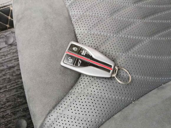 [上海·浙F] 二手红旗红旗HS52022款 2.0T 智联旗享乐购版