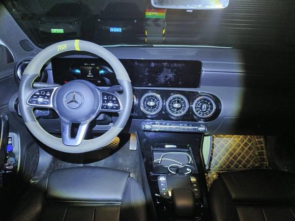 [成都·川B] 二手奔驰奔驰A级2021款 A 200 L 运动轿车动感型