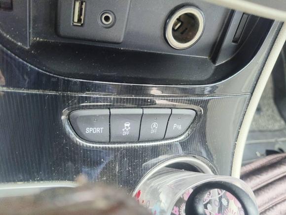 [青岛·鲁B] 二手别克威朗2015款 三厢 15S 自动领先型