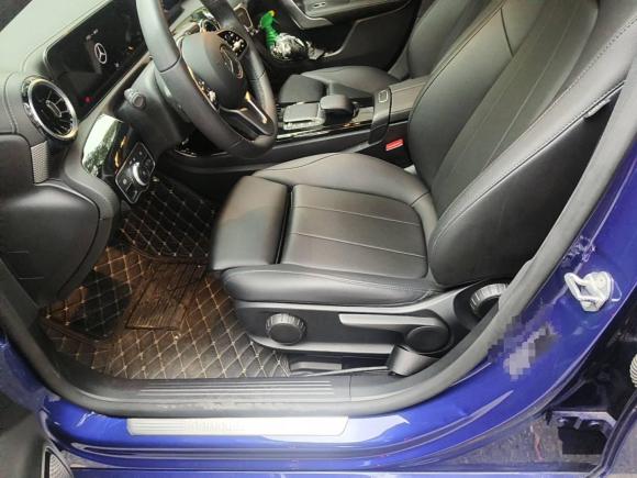 [上海·沪J] 二手奔驰奔驰A级2020款 A 180 L 运动轿车