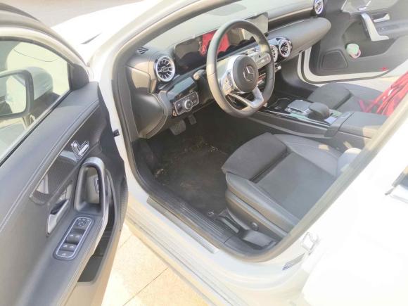 [济南·鲁A] 二手奔驰奔驰A级2022款 改款三 A 200 L 运动轿车时尚型